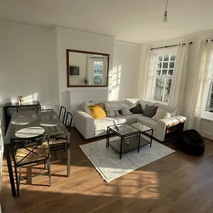 https://first-rate-apartment.brighton-hotels-england.com
